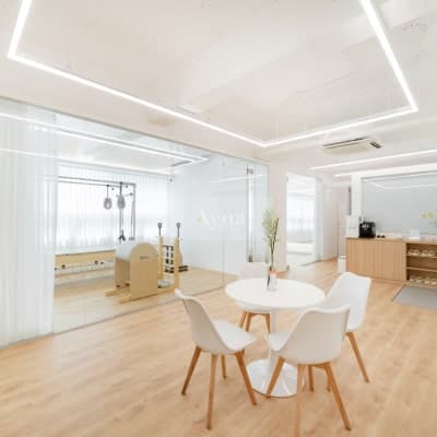 아이나 요가&필라테스 대기공간